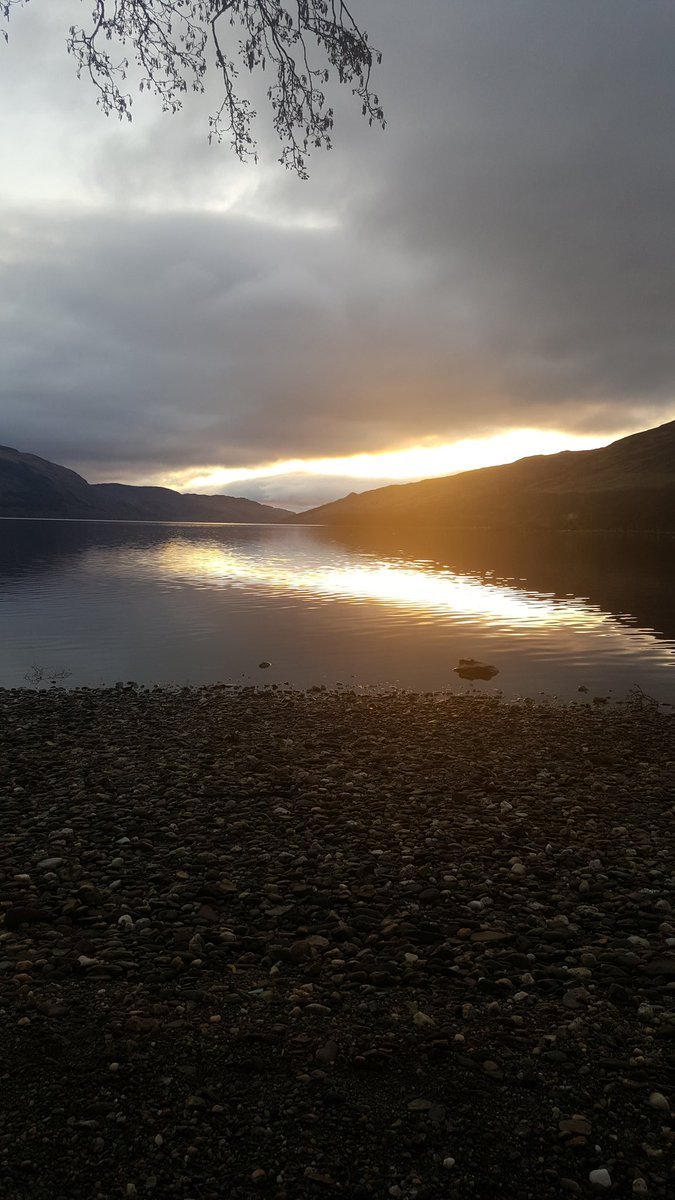 MaxineThornton1's tweet photo. What it's all about 😍 peaceful thinking in the early hours, that view though! #lochern #caravan #nightaway https://t.co/TncoJfX6iY