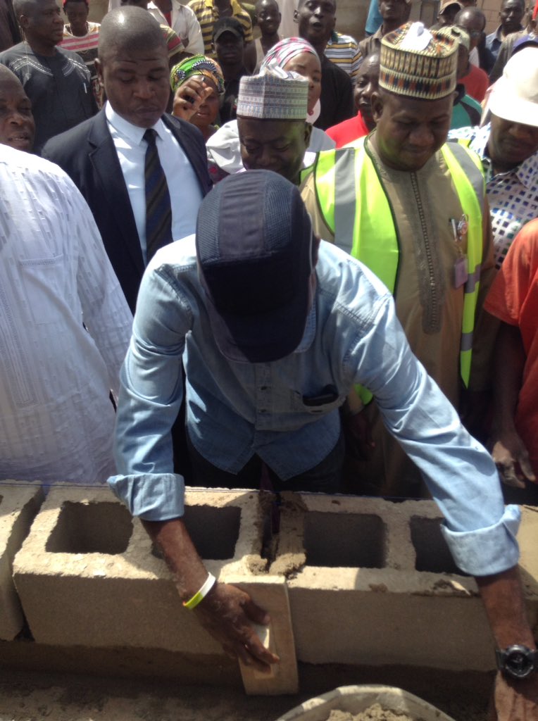 FMWNIG's tweet photo. HM @tundefashola at the site of the National Housing program in gombe state. #FasholaNETour https://t.co/ZUG0nn1fhT