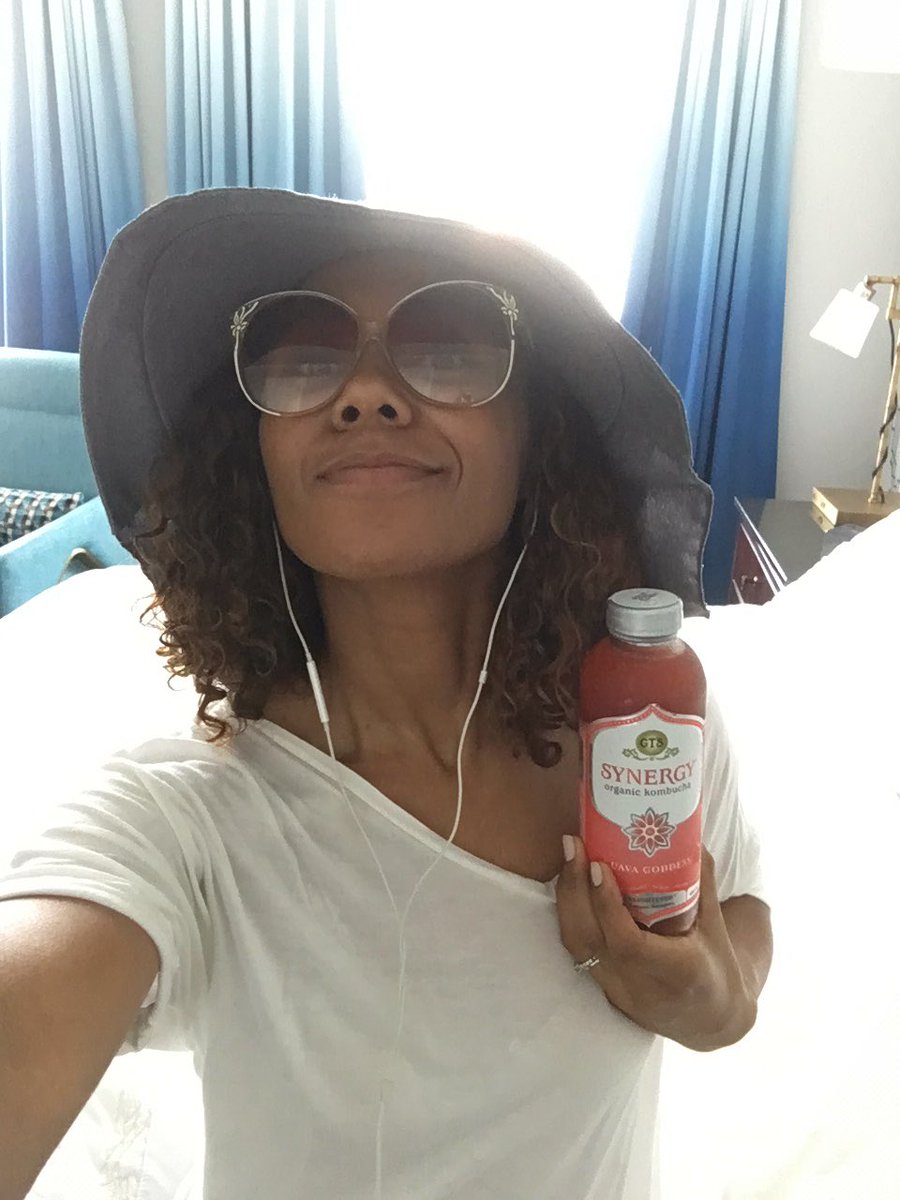 ToksOlagundoye's tweet photo. As long as I can find @GTsKombucha I'm happy! Thanks, @WholeFoods😍 #WorkTrip #Kombucha #HappyGirl #GiantHat #VintageShades #MumHandMeDowns https://t.co/mZXcUNPfMM
