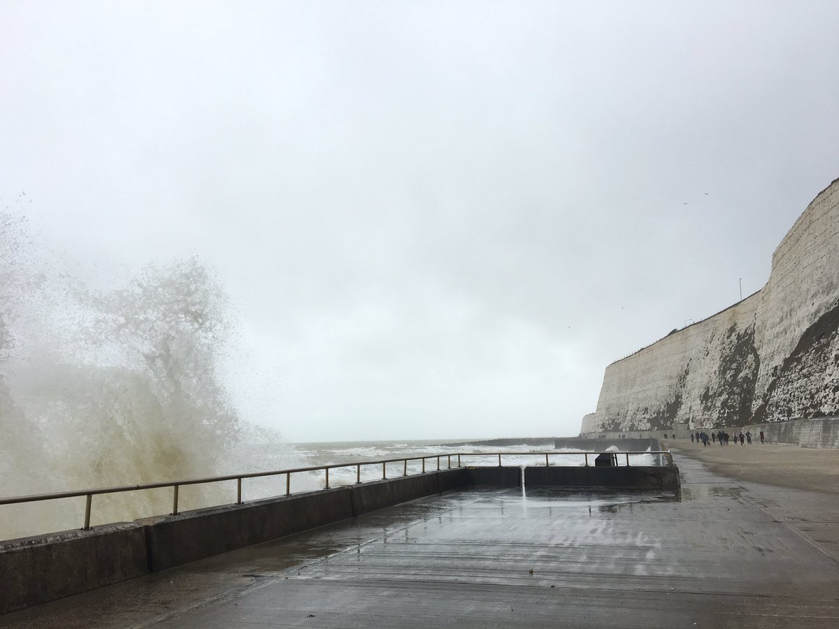 IMEXSuzanne's tweet photo. It was a dark &amp; stormy day along the sea today! https://t.co/lGROEo0LWU