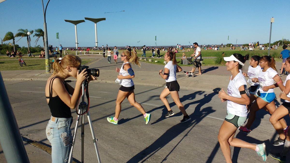 tambiencorro's tweet photo. Shoteando en los 5k de la mujer en el Paseo Costero con @solgalo_  ingresen en https://t.co/K00BwOlhQj y busquen su foto por Nro de dorsal https://t.co/M1VPkYujnh