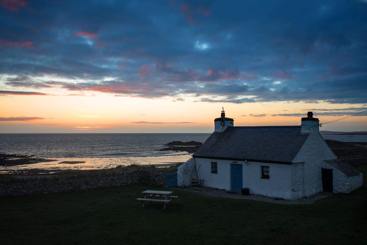 ItsYourWales's tweet photo. Anglesey sights! #WelshTranquility #BeautifulWales or simply stunning! Many words to describe this scene. Courtesy @jgosaug13 https://t.co/9h6TFxZSDE