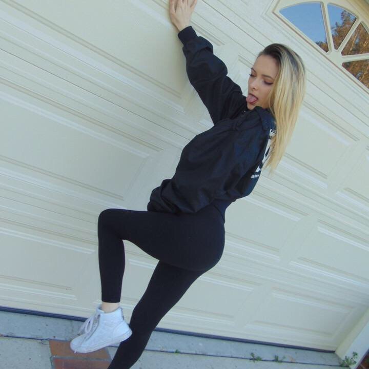 MagicLeann's tweet photo. Get lit💕 #FeatureMe#Liveme courtneykushgoddess: https://t.co/WIrhxv1tmz https://t.co/UDIo0b8ukS