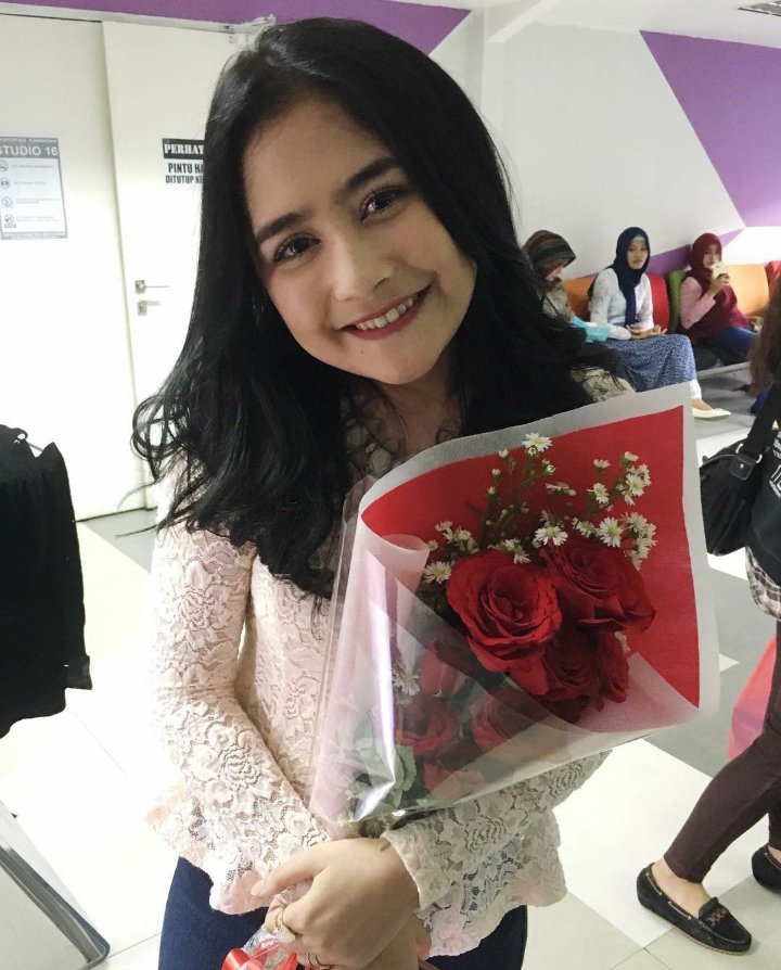 Angel_Bellee's tweet photo. Senyum manisnya si piyii 😘 don't miss it yaa BMBP malam ini pkl 18.00 WIB di @TRANSTV_CORP 😀 #BMBPEPS1 https://t.co/3bNK2MWeG4