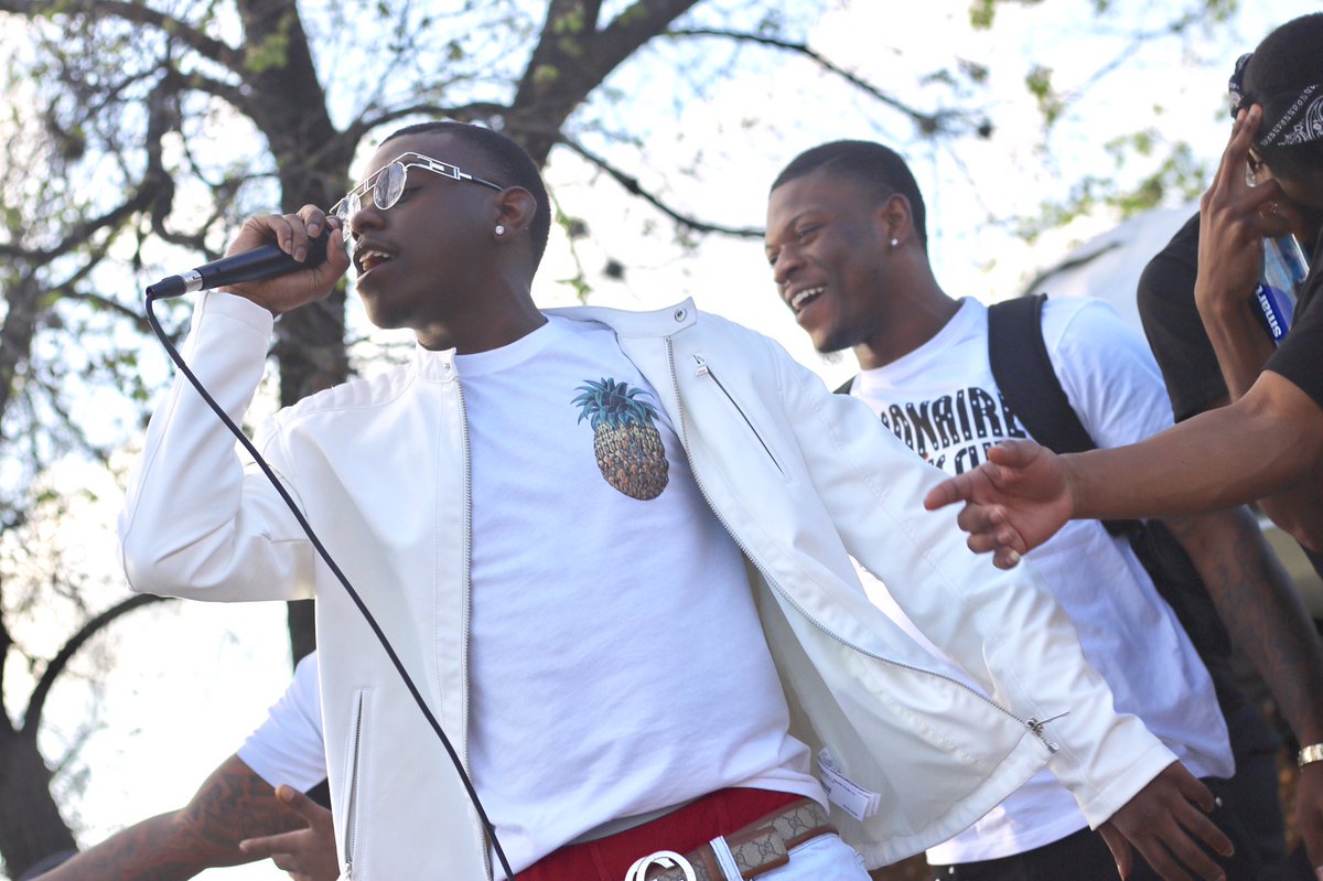 dougkeepballin's tweet photo. Its $howtime ⚔️💰 My first LIVE performance &amp; rocked the stage 🔥 Big s/o to Ej 🙏🏾 #HouseOfRaps #SXSW #BMD #Afooo #DOPE

📸: @ShimmyNUPEtron https://t.co/aI4WgR1BzA