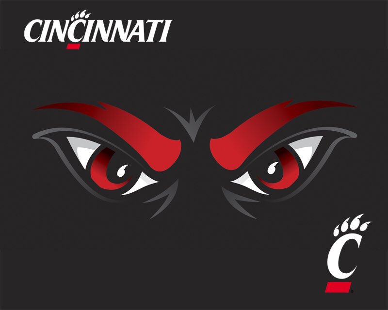 hannacadek's tweet photo. Basketball in Cincinnati ROCKS!!!! #basketballin4words #sundaymorning #marchmadness2017 #marchmadness #xaviermbb #gobearcats https://t.co/qnCT8T4qlj