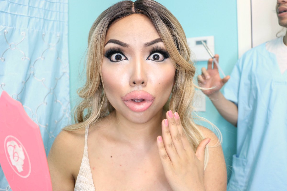 BodyElectricDoc's tweet image. How much is too much? #plasticsurgery #bodypositive #documentary