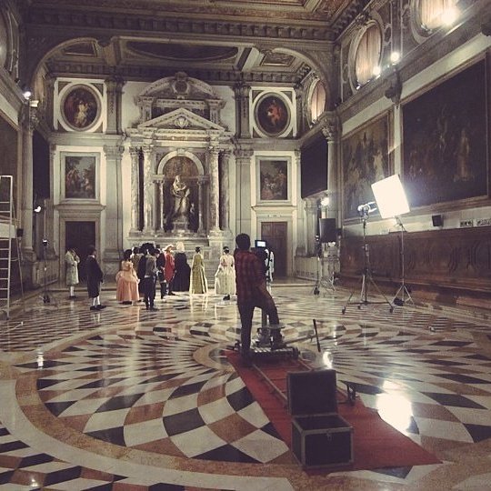 emanuelemengo's tweet photo. Working #onset for the teaser of @Plague__Doctor in an haunting location in #Venezia ! #filmmaking https://t.co/acnE8qWZGR