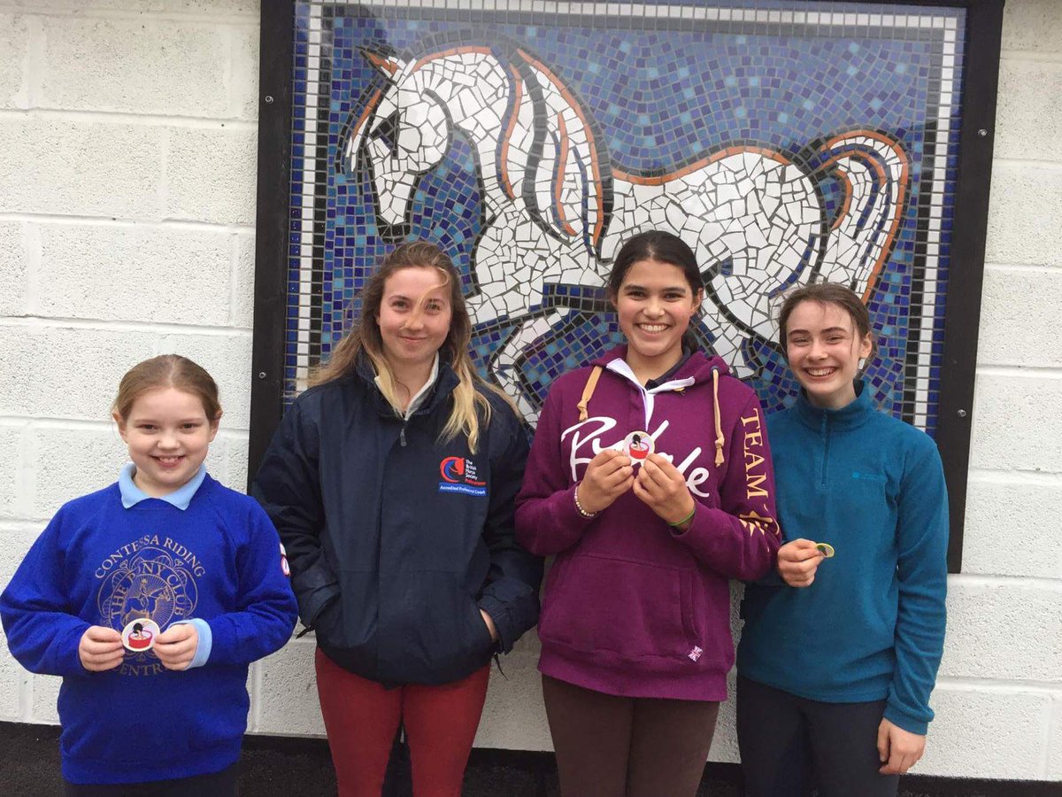Contessa_Riding's tweet photo. @ThePonyClub our members achieving their feeding badge and learning all about how to lunge #ponyclub https://t.co/W5Z8dwxiYJ