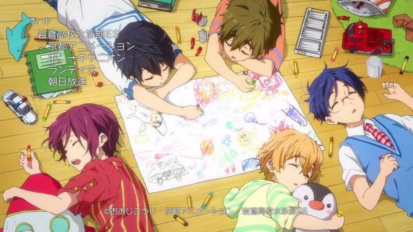 chocosmile12's tweet photo. Free!が戻ってくるということで天使渚ちゃんを見てみましょう。
①ペンギン抱いてます
②ちっちゃすぎて若干上目遣い
③ドアップ大好きです。
④授業中こんな可愛ことしてる子見たことありますか？

#ハイスピード #Free #葉月渚 https://t.co/vklpDdOcrP