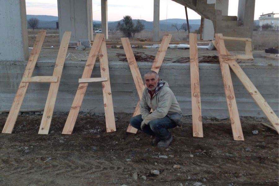 Proleteryanın(işçi sınıfının) zincirlerinden başka kaybedecekleri şeyleri yok kazanacakları bir dünya var.Bütün ülkelerin işçileri,birleşin!