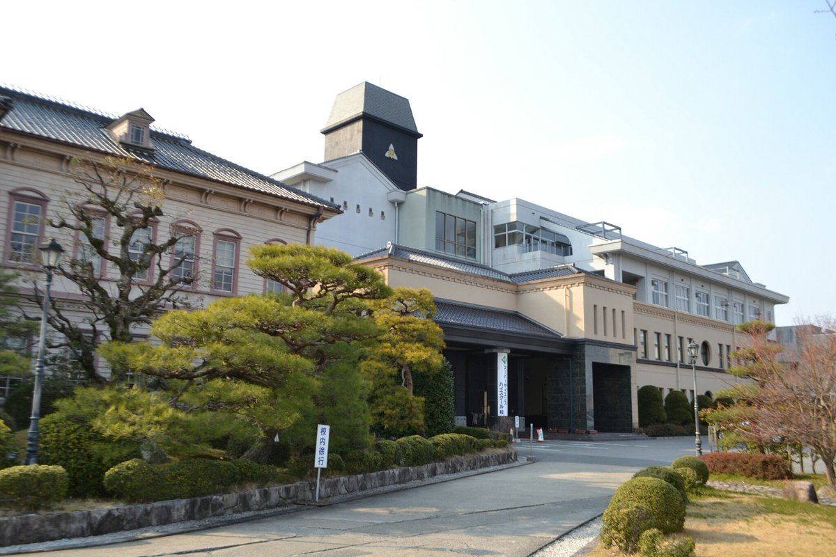 みやび ｒｘ ８ Mazda3 Sedan 岡山県津山市の スーパーサイエンスハイスクール校 津山中学校 津山高校 ノ 立派な建物です 岡山県津山市 津山中学校 津山高校 スーパーサイエンスハイスクール校