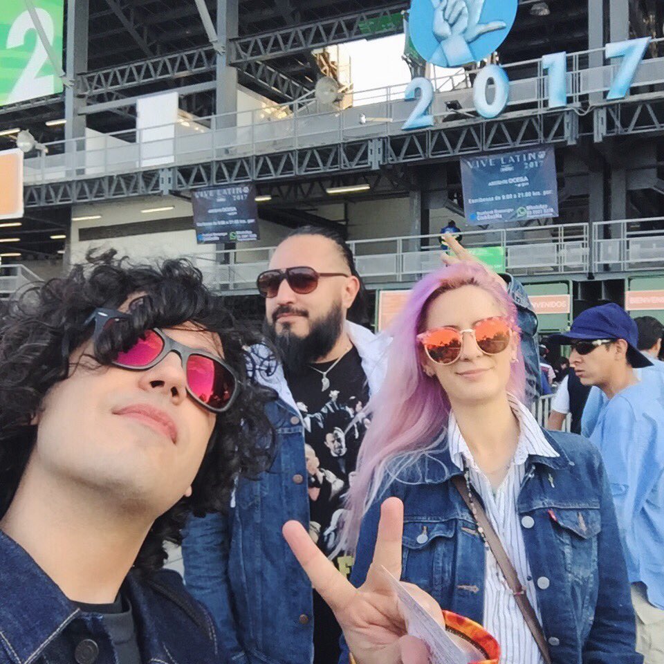 AxelEscalante's tweet photo. . ☁️☀️💫☁️🗿vamos por el 2 día en #VL17 @jiots @EstefaniaAreas @octaviaporto @lionbagnis 
🔥 @vivelatino ⛓🔥
#FestivalSeason #LiveinLevis https://t.co/hFBiJPtYXW