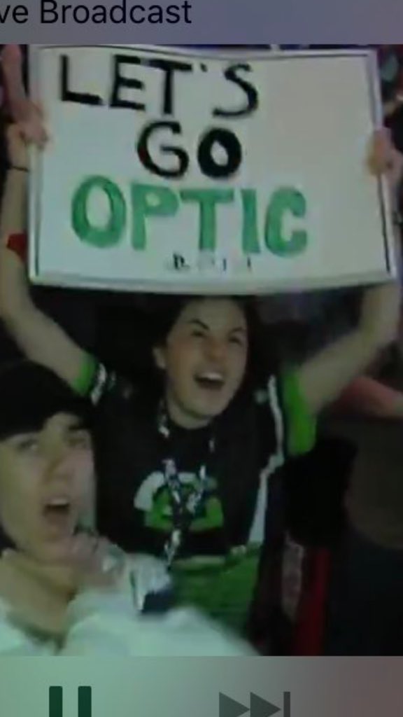 9Cryptic's tweet image. Imagine randomly joining the cod stream for your first time and seeing the girl from your class you thought was quiet