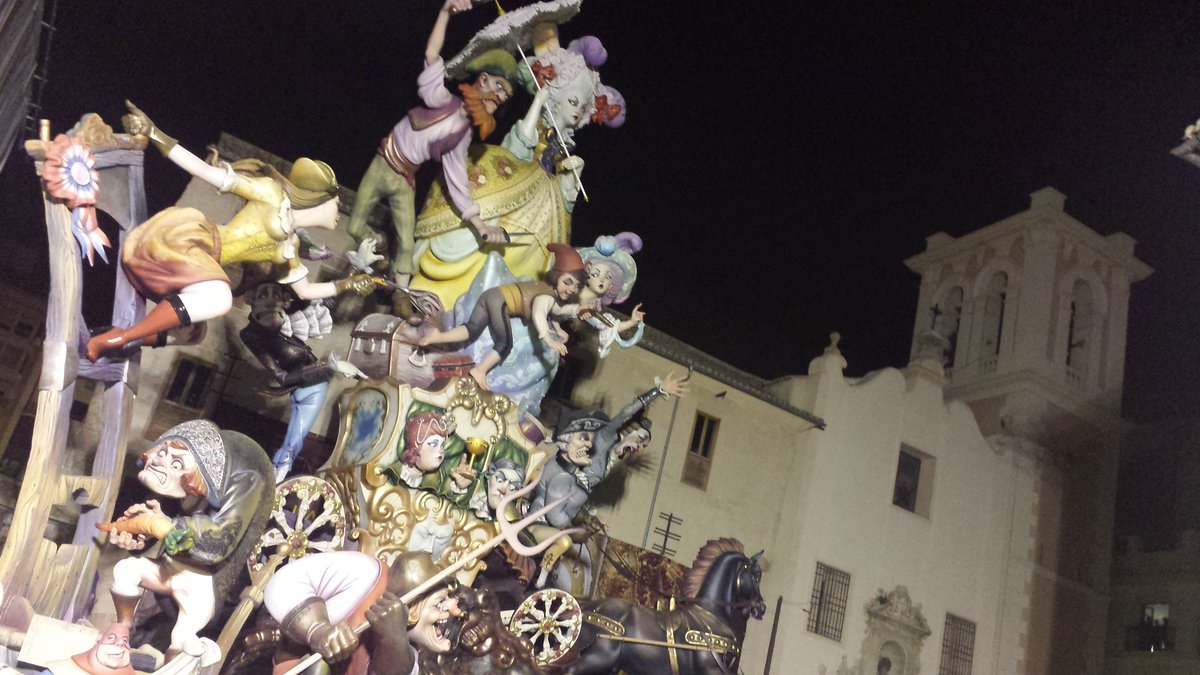 Ultims moments #QueliTallenelCap... #Cremà17 #Cremà2017 #falles #falles2017 #fallas #fallas2017