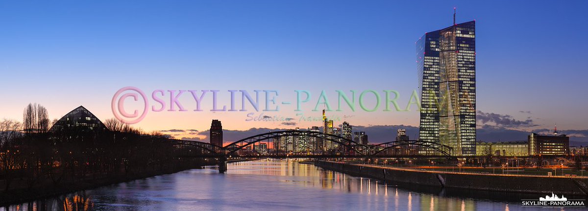 SebFFM2010's tweet photo. #EuropäischeZentralbank und die #Skyline von #Frankfurt am #Main als #Panorama. #5Ds #Canon #Canon5Ds #BlaueStunde https://t.co/s9F4KDhU2r https://t.co/LOTlRRoZoT