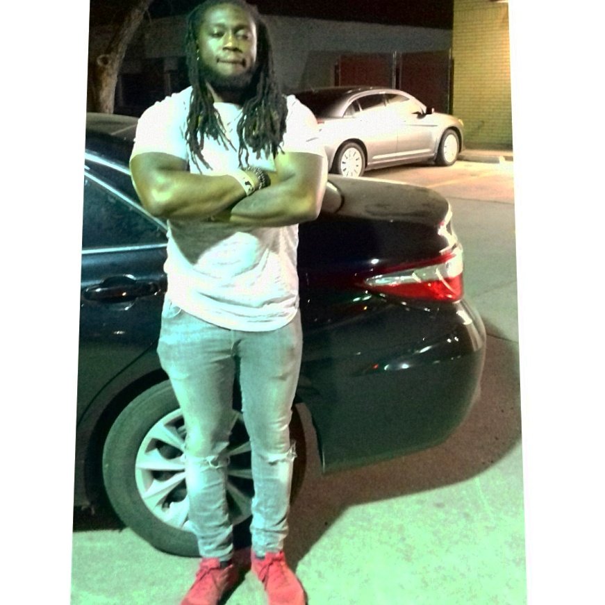 JayPong26's tweet photo. Locks, Gold Hoop Earings, and Skinny Jeans 🔥🔥🔥🔥 https://t.co/o5D8FHOHsa
