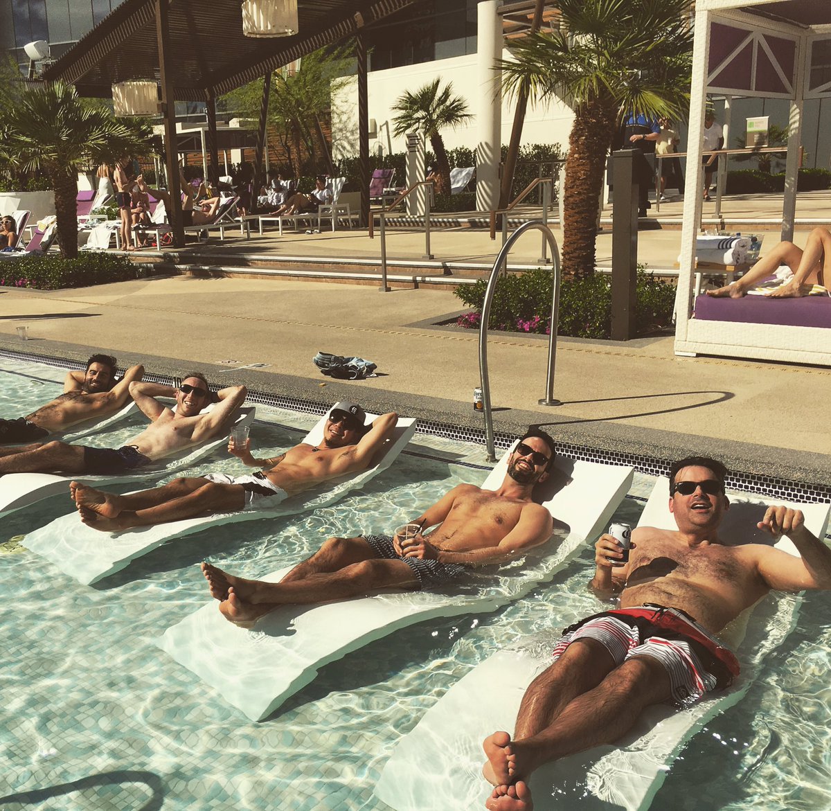 VincentTong007's tweet photo. Recording cartoons is hard work, I think I deserve this 😘#voice #vegasbaby #cosmopolitan #Ninjago #brony #cartoon #vacation #poolside https://t.co/i7r4woMrBQ