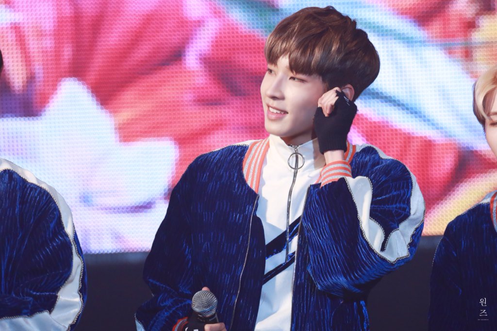 JWWBRA's tweet photo. [#HQ] 18/03/17 WONWOO @ Seoul Girls Collection  | (cr:wons717) https://t.co/crTBiJEVwf