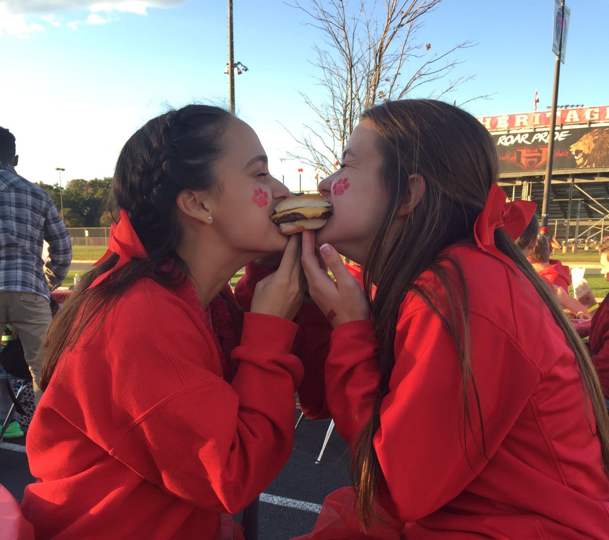 abbey_mass's tweet photo. sending my love to the birthday girl 🎊💗 thanks for being such a wonderful sca P to my VP! i love you gf, happy 18th!! 😘🎈 https://t.co/8xBewp3Yeb