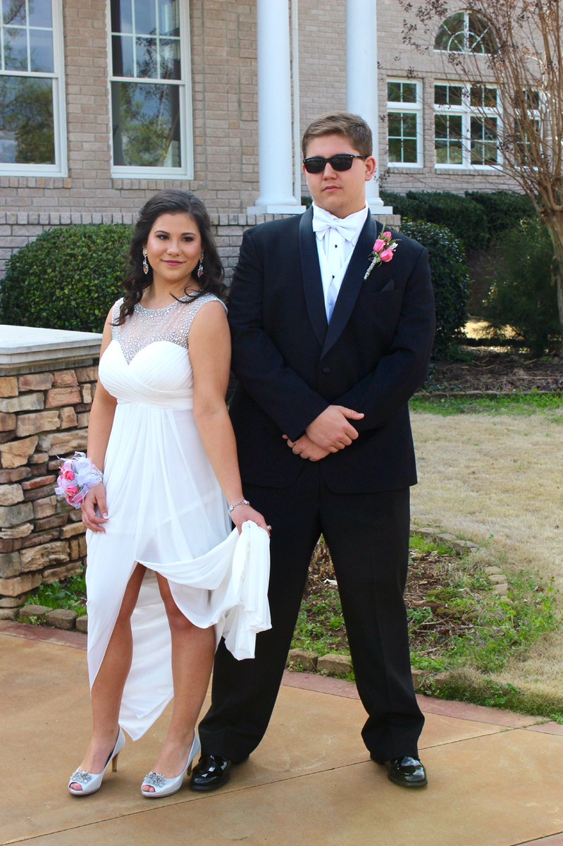 emilyyyclaire's tweet photo. Couldn't have asked for a better prom or better date @CaelyWilliams #twitterlessconnor https://t.co/b971L6ebbz