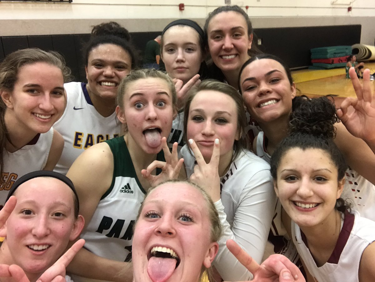 CoachPeters34's tweet photo. SQUADDDDDDD thx for making my last go around in Lorain county one to remember!! ❤ #DubNation 🏀 https://t.co/kOWncpE52g