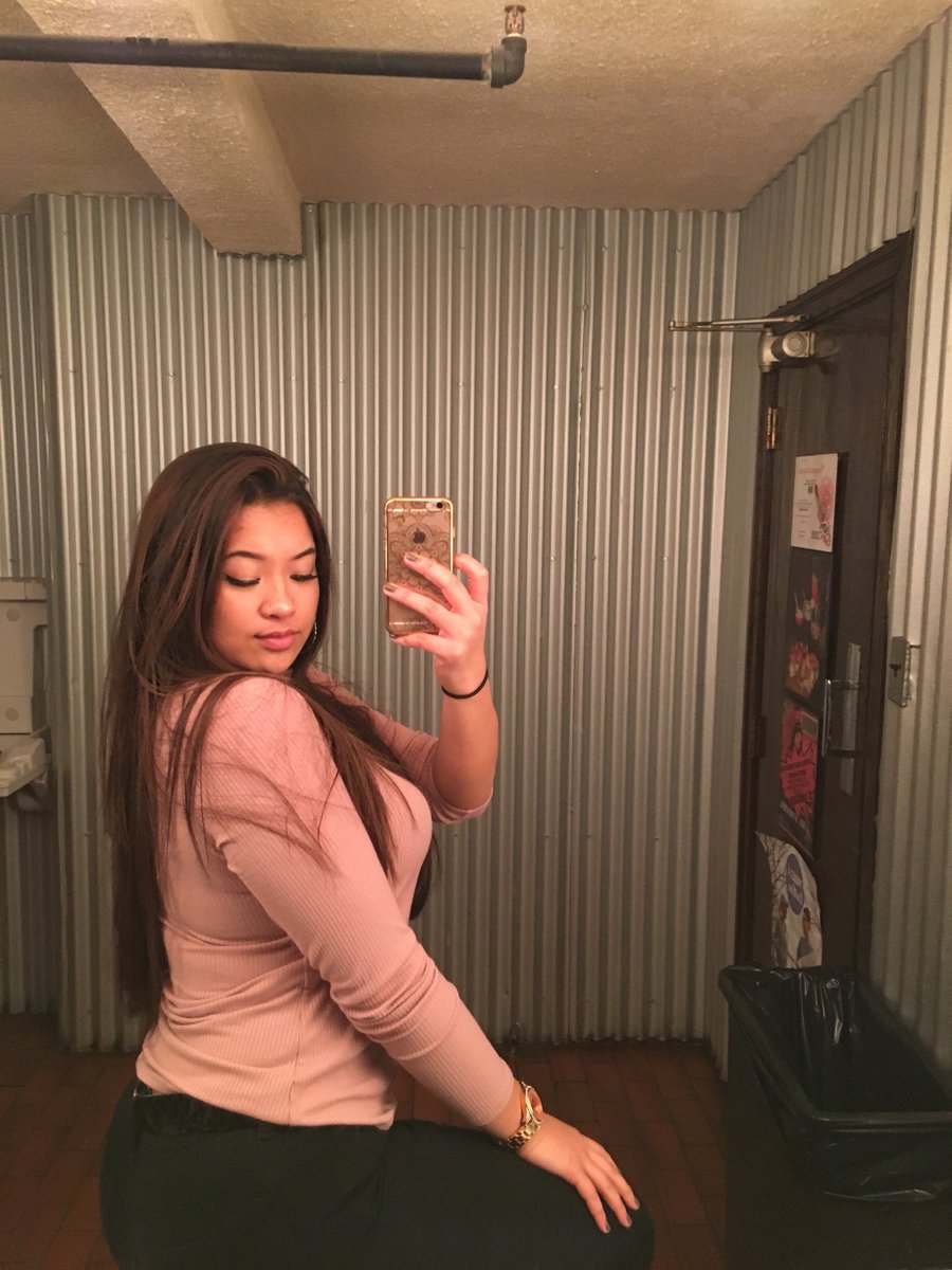 _ayeitskayceexx's tweet photo. she was a keeper , too bad you didn't keep her xx https://t.co/SYiMNYv49w
