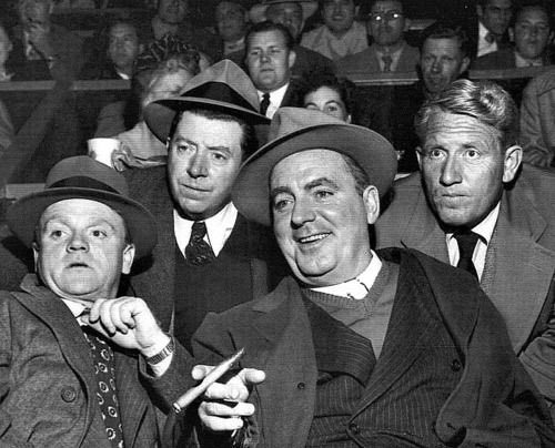 moviehistories's tweet photo. "The Boys Club" on a night out at the fights: James Cagney, Frank McHugh, Pat O'Brien, Spencer Tracy #bulletsandblood https://t.co/SgwfpAAIc0