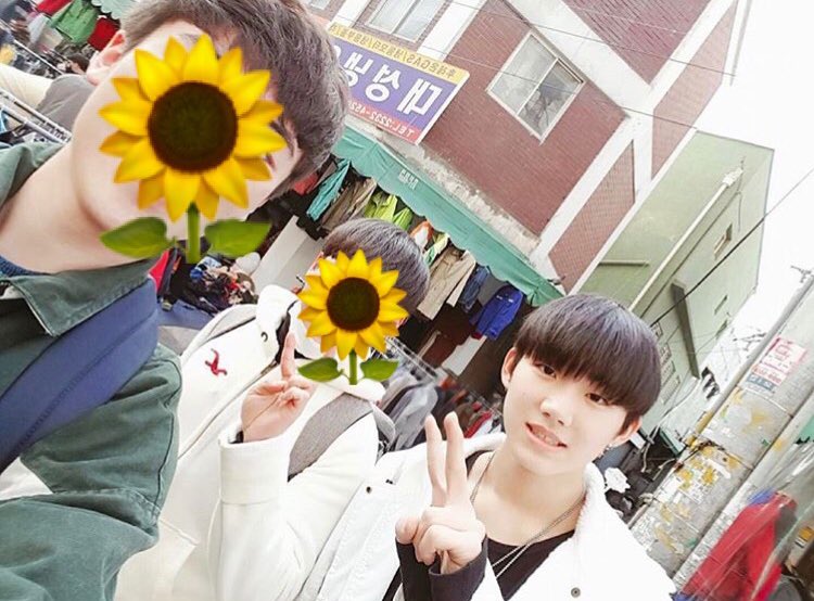 Tangaooo's tweet photo. คือหนูไม่มีชุดอื่นแล้วเหรอลูก ทำไมใส่แต่ชุดนี้ 😂😂😂 ป่าวหรอก แพ้ผู้ชายใส่ชุดดำไง😊😊 #บังแจมิน #SchoolRapper https://t.co/EcoLGkrUta