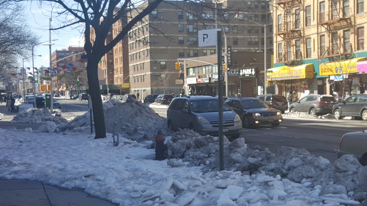 TEEGATES718's tweet photo. @NYCASP why it's gonna be hell so many spots still not clear the double parking not a good look Mr Mayor give it until Thursday  #mayorofnyc https://t.co/YMgC7VyPax