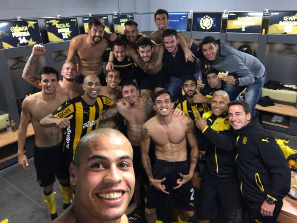 juniorarias1993's tweet photo. Claro que sí banda! Peleando siempre hasta el final! Vamos @OficialCAP 🌕🌑 https://t.co/WhUtj9lqvl
