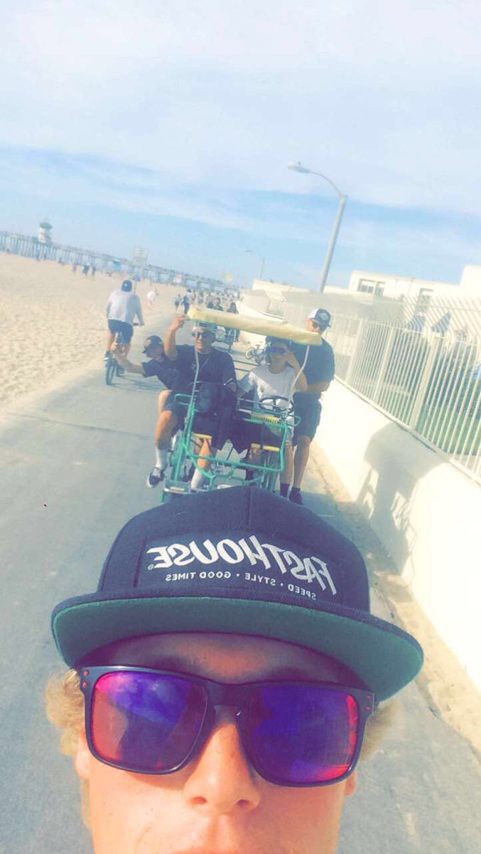 Ry_Olson432's tweet photo. Sick ass beach trip with all the homies🤙🏻 https://t.co/QL89rVEjmb