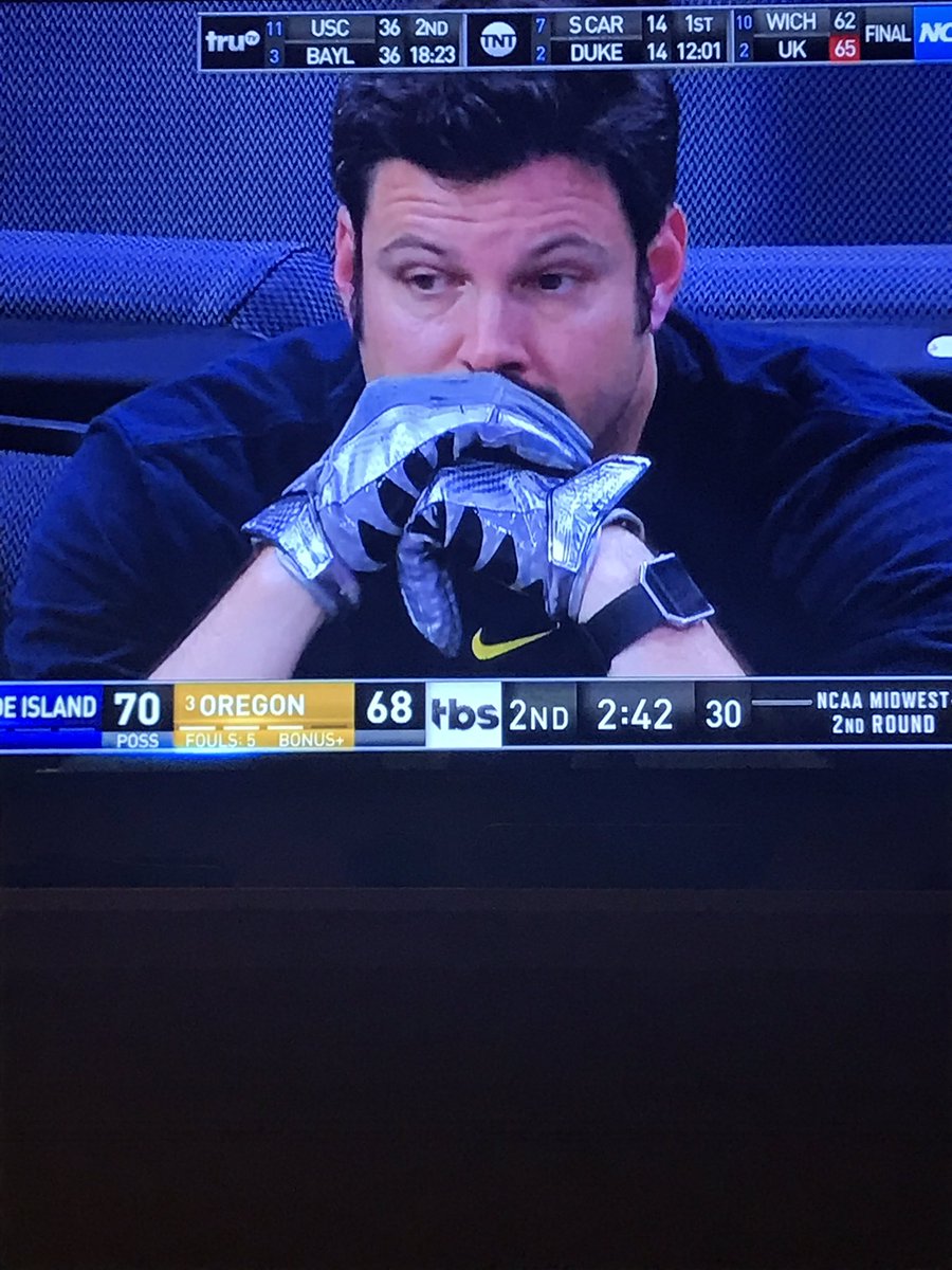 b2gallo's tweet photo. FOOTBALL Guy @BarstoolBigCat @PardonMyTake https://t.co/uzePToukUO