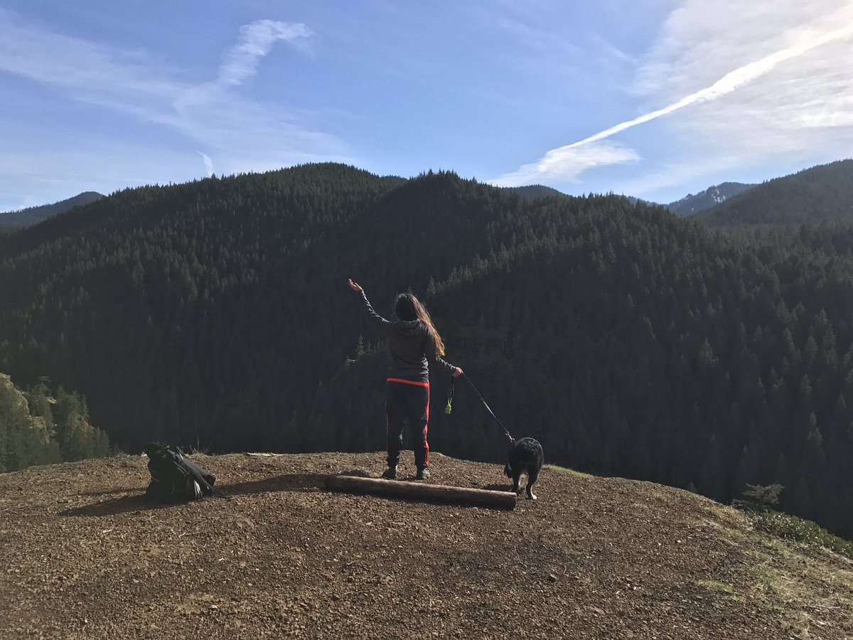 lopeznumba11's tweet photo. Conway champed out our hike today #ExploreCascadia https://t.co/KfQaFYf3BF