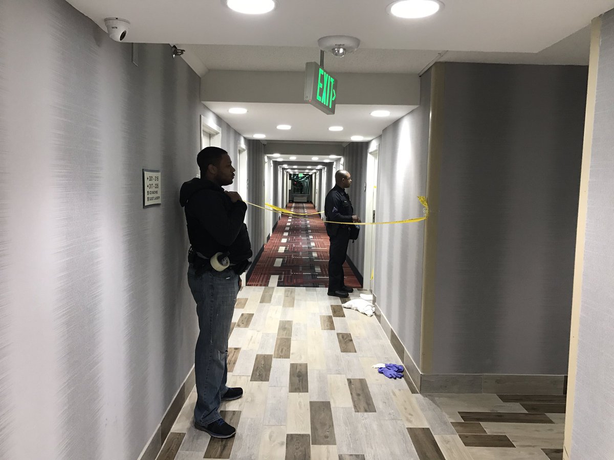 LindsayAWatts's tweet photo. PG shooting happened inside a La Quinta hotel room in Capitol Hts! Victim expected to live, suspect in custody. Live on @fox5dc at 10 https://t.co/A8iJhieTqP