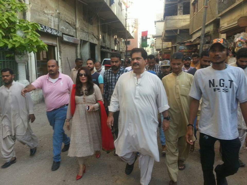TeamPPP_Lyari's tweet photo. @Nabilgabol Has visited at #General_Hospital &amp; Walk at Streets of #Lyari Also given an interview to channel @SAMAATV
Thanx #Lyari https://t.co/k5jiko9Cmr