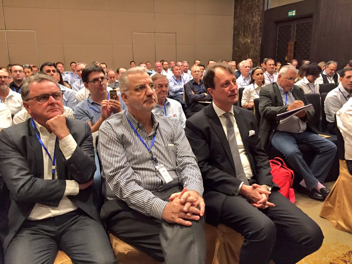 G_Garachon's tweet photo. Passionnante conférence sur l' "ubérisation de l'économie", par #OussamaAmmar. Merci Frédérick Besson et l'APM. @daedalium @fb_besson https://t.co/z6xYsKeD0a