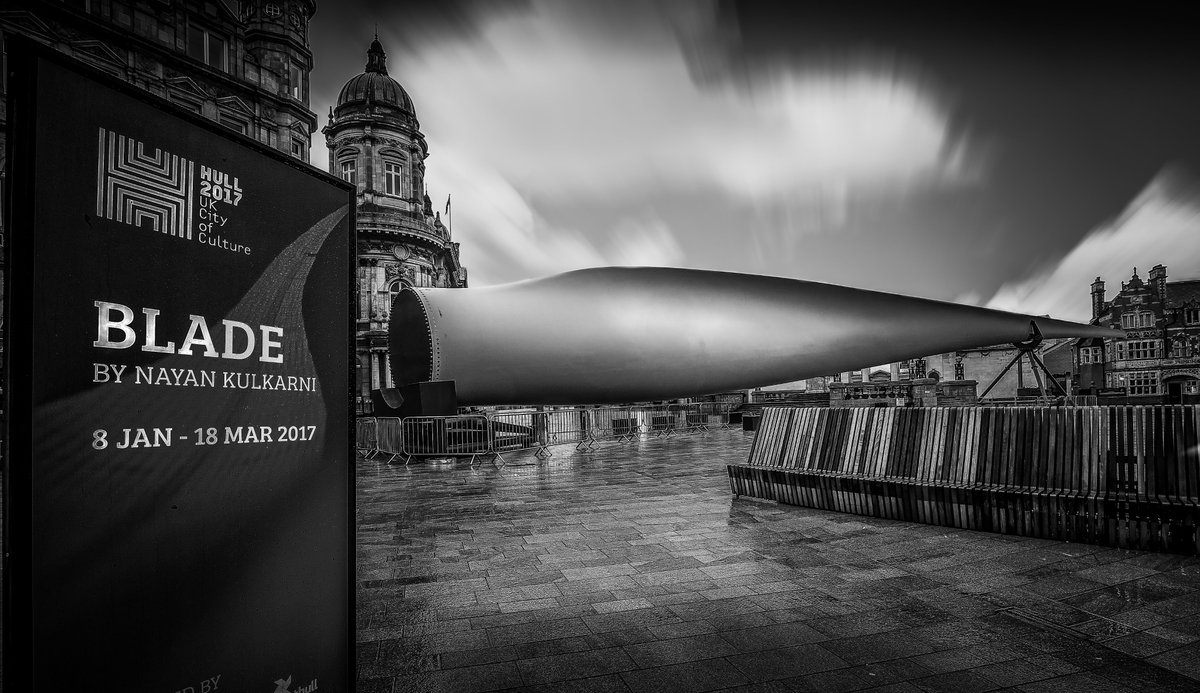 Imagesofhull's tweet photo. We said farewell to The Blade last night. Think I'll miss it, I'm certain my kids will. What will the new Queen Victoria Square custom be? https://t.co/IgDAbu7s41