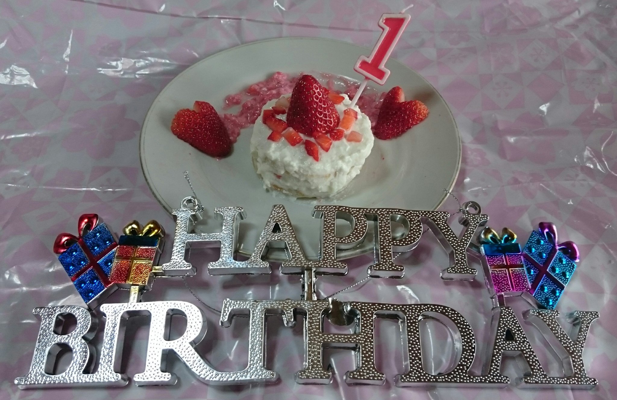 迂良 娘の１歳誕生日 ママの限界 離乳食ケーキ ホットケーキと水切りヨーグルトにて作成 完食したので良しとしましょう クリスマスにも似たようなことを言った気がするけど T Co Omnjdrbef6 Twitter