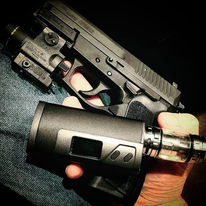 ISigelei's tweet photo. Fuchai 213 plus #SIGELEI Loaded gun! 
#vapegirls  #vapeporn #fuchai #vapeallday #vapedaily #vapeordie #calivapers #gun #vape #coilporn #vape https://t.co/SgbwcfMmCC