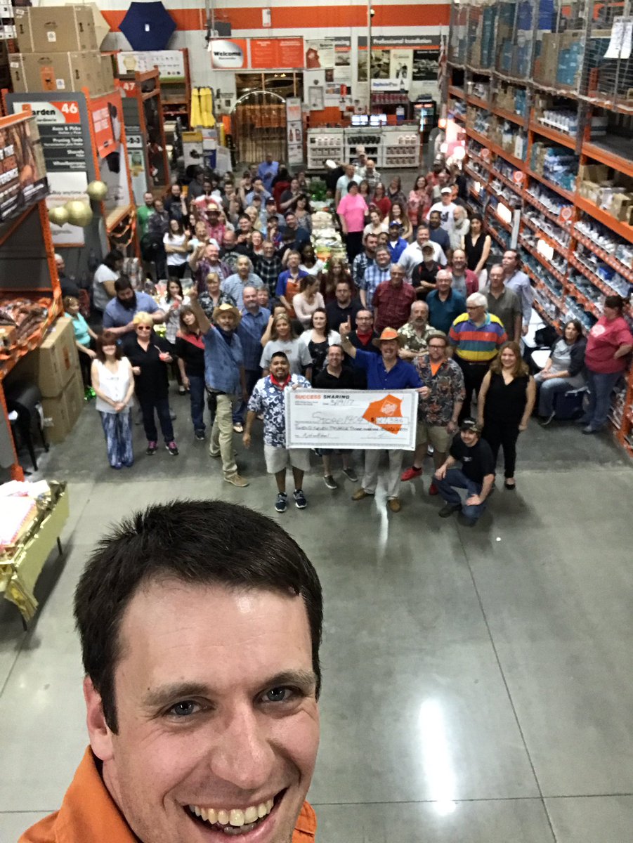 JohnMcCoy84's tweet photo. What an awesome night for Success Sharing! This team is ready to make an impact in 2017! Thanks Craig! #BDDSW https://t.co/yDsOLizZ5x