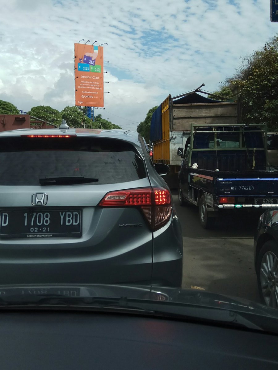 Per4an Lebak Bulus padat krn ada proyek Underpass Kartini-Pdk Indah. Mending hindari kalo bisa. Cuaca cerah terik.