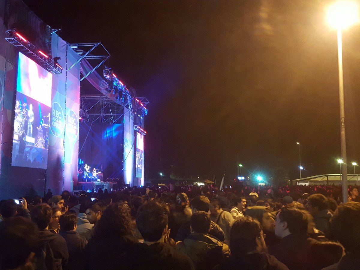 ClSabes's tweet photo. Finaliza Beto Cuevas en #RockenConce sigue repleto Parque Bicentenario de Concepción https://t.co/ipxTpZqcYd