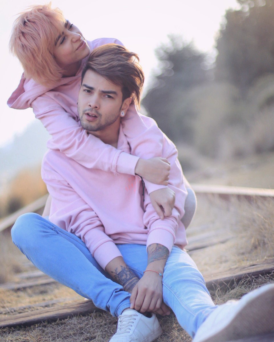 Juanjaramilloe's tweet photo. Reuniéndome con mi otra mitad. 🌘🌒🌕 https://t.co/ikSDRbreWC