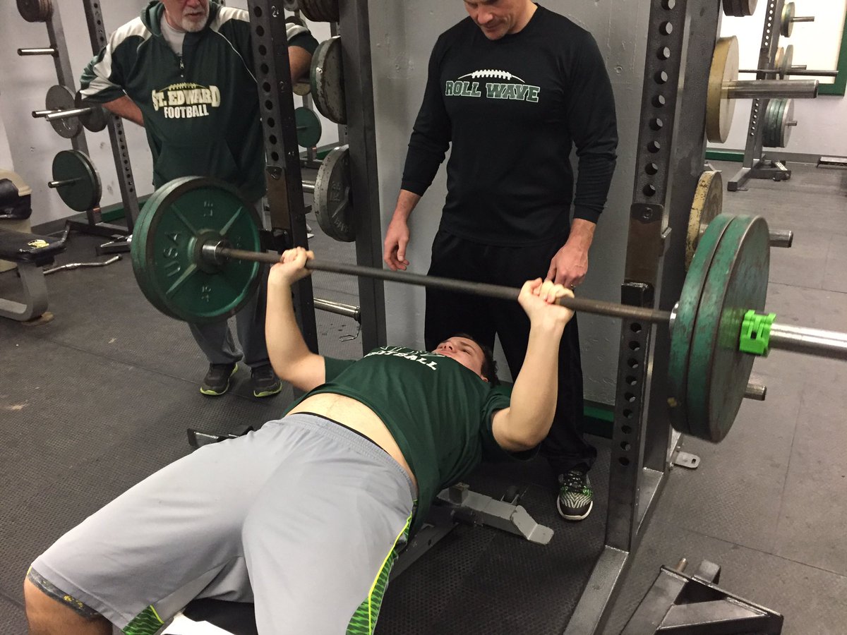 CoachRolando's tweet photo. 7 guys putting up 225 tonight at testing. All between 5 & 14 reps. Great showing and progress by all the boys at 185 & 135 too.
#2017Wave https://t.co/ijUGNtyS4B