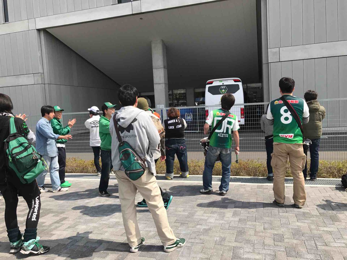 Ken V せめてネットで相模原新スタ署名活動猫 Sc相模原バス待ちの様子 初の吹田サッカースタジアム いい試合見せてくれ コミュサカ Sc相模原