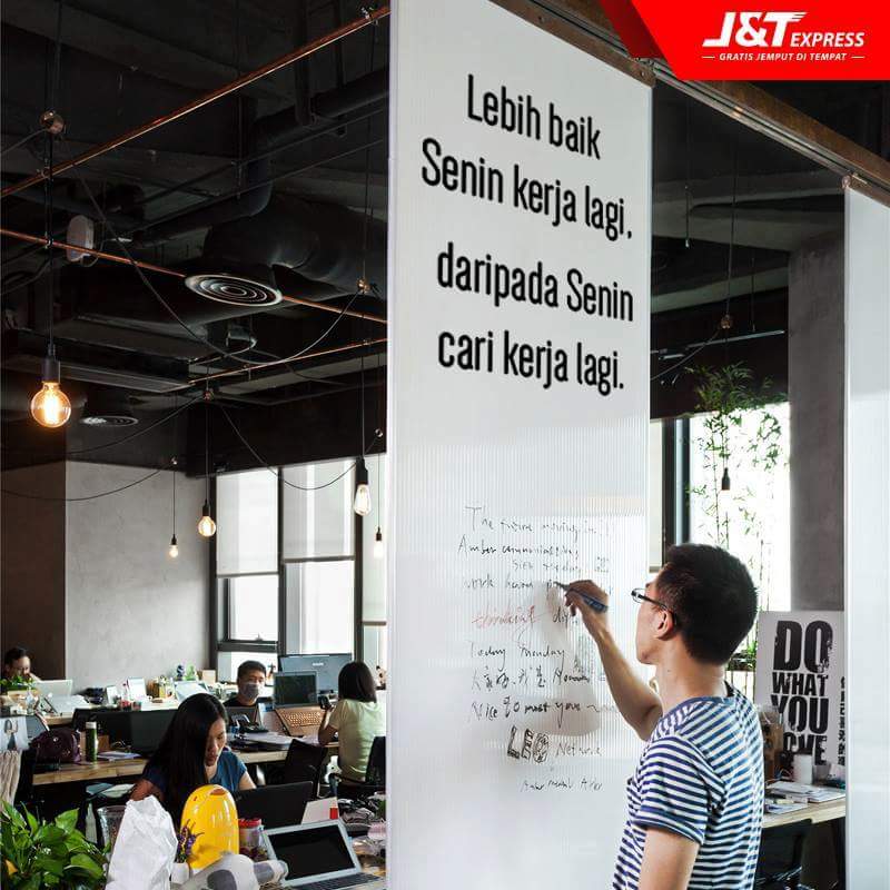 JTexpressDepok's tweet photo. Selamat hari senin JT Friends, semangat beraktivitas :) #jtexpressid #gayabarukirimpaket https://t.co/hahSAPhSG7