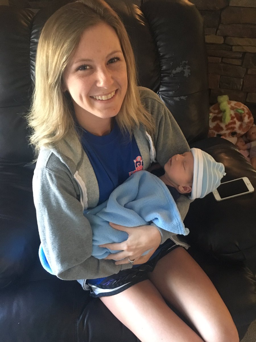 emilyyoglee's tweet photo. Got a new precious cousin and I'm in love 😍💙 https://t.co/FX90NjPdvz