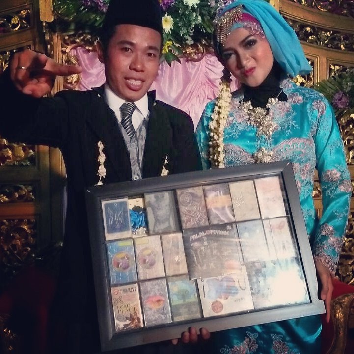agungstone1's tweet photo. LEGEND #palalopeyank #slank #slankindonesiakeren https://t.co/173bIr5AlC