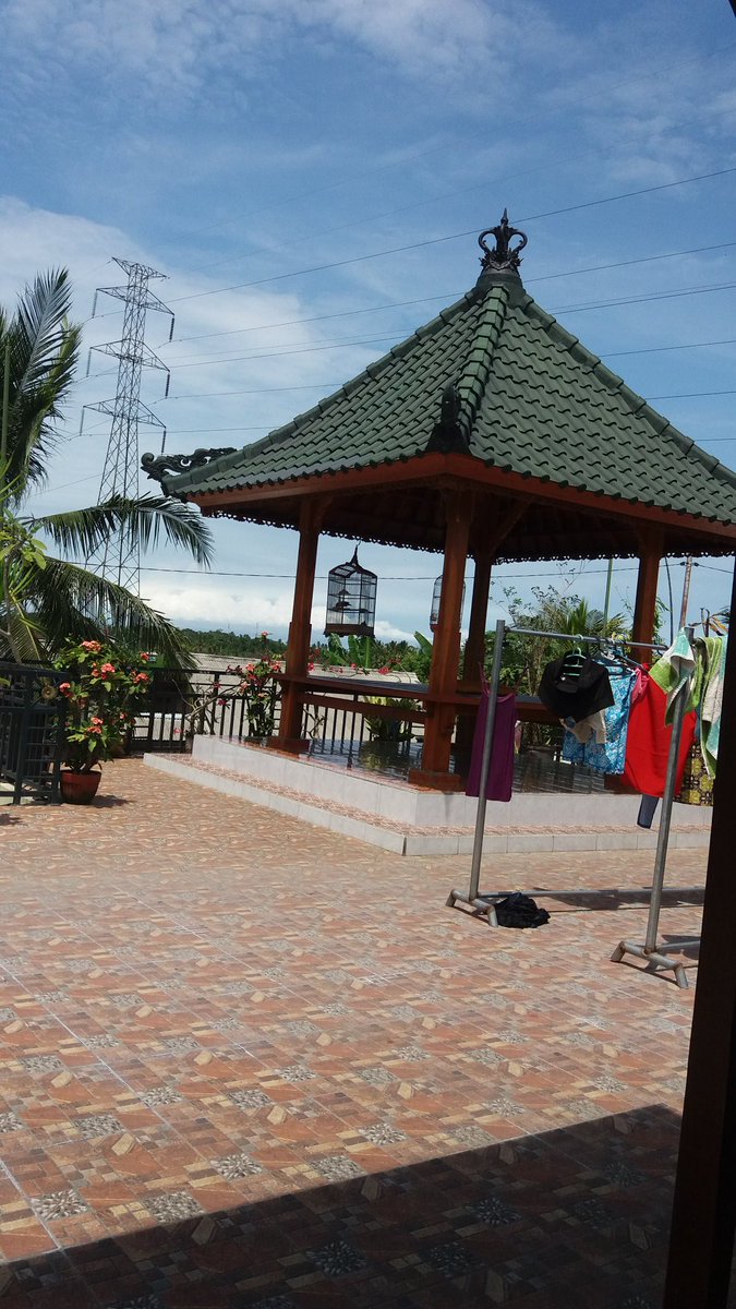 Yuneulva's tweet photo. Ngadem bali... https://t.co/Y3JZDMlaUg